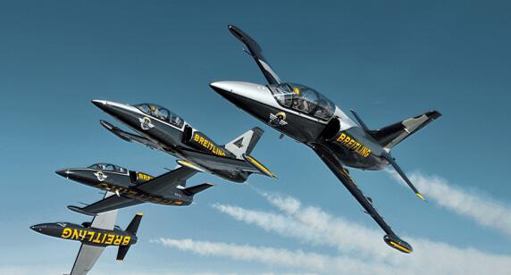 Breitling Jet Team can show amazing flight.