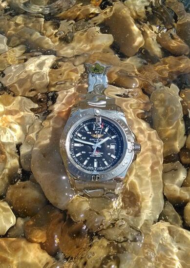 Forever knock-off watches possess excellent waterproofness.