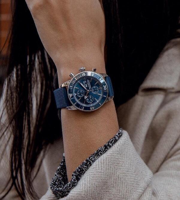 Swiss-made imitation watches are trendy with blue straps.