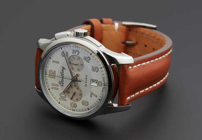 The 43mm fake watch is designed for men.